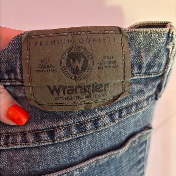 Men’s Wrangler Relaxed Fit 40x32 Jeans - Picture 6 of 8